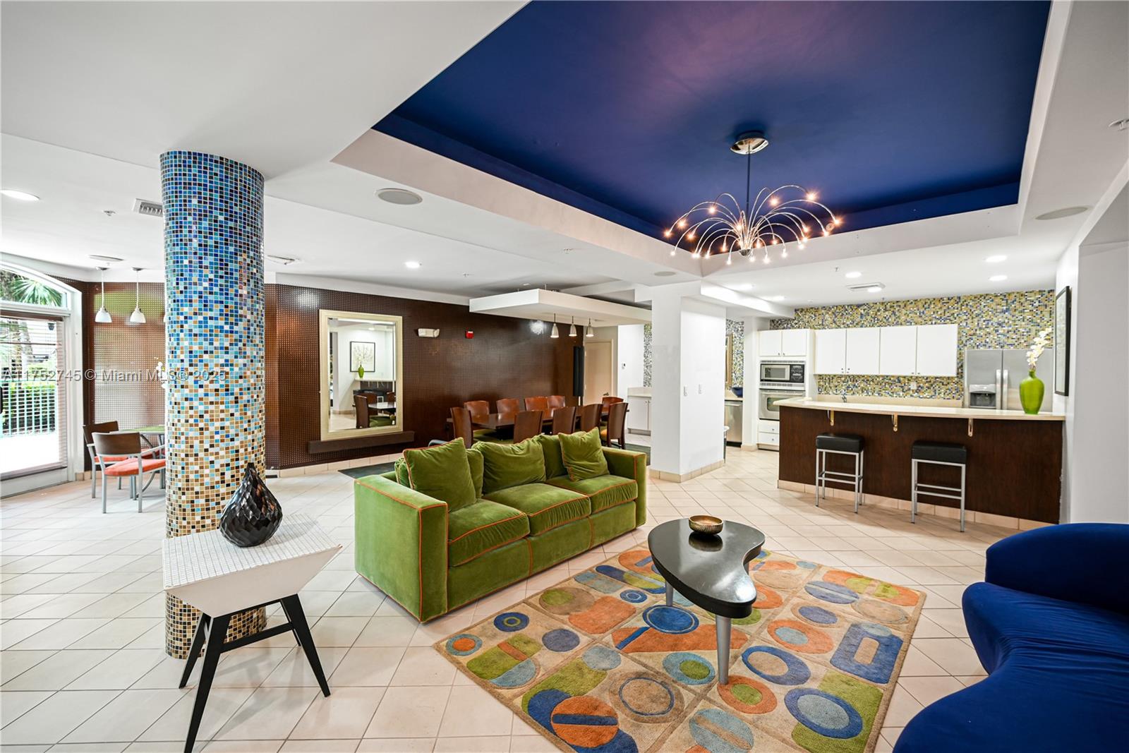 VALENCIA CONDO - Residential