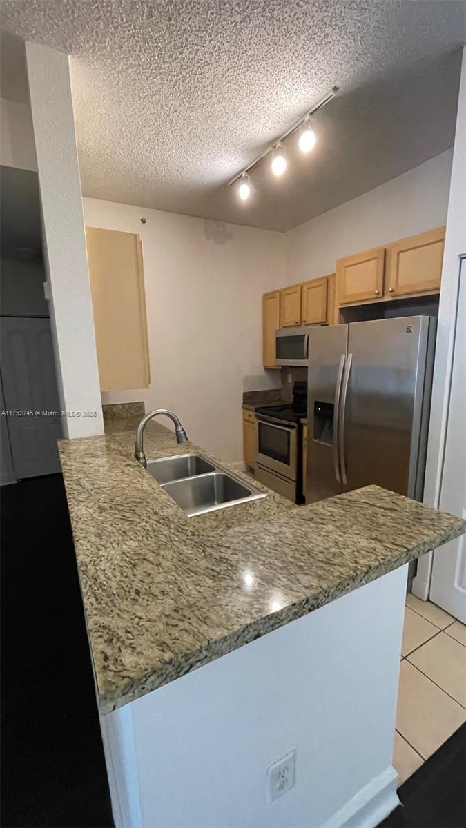 VALENCIA CONDO - Residential