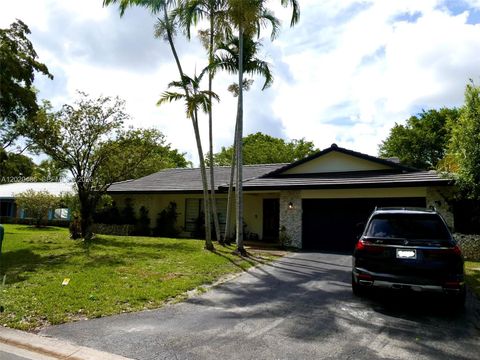 Photo of 9939 NW 19th St, Coral Springs, FL 33071 (MLS # A12020486)