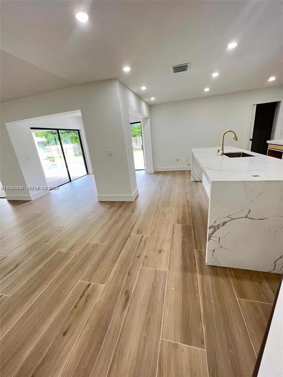 MAPLEWOOD - Residential