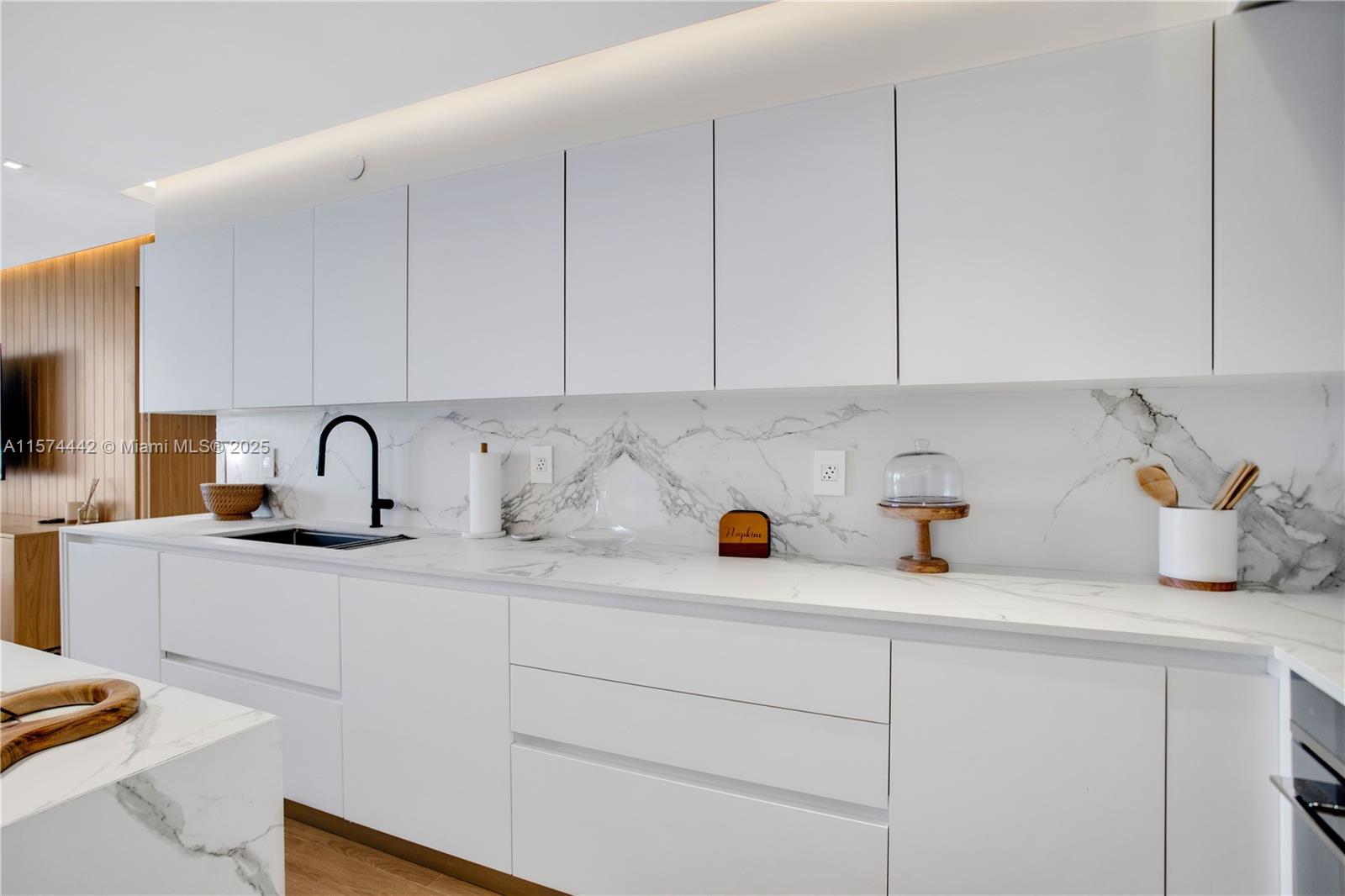 CARLISLE ON THE OCEAN CON - Residential