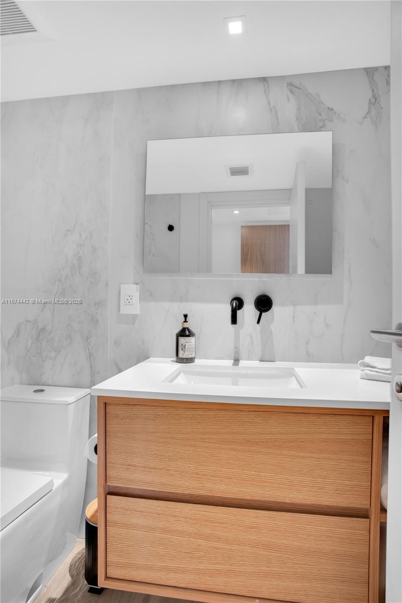 CARLISLE ON THE OCEAN CON - Residential