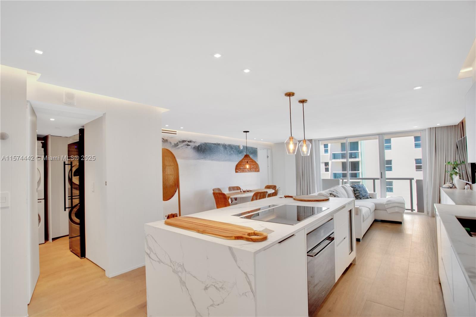 9195 Collins Ave 903