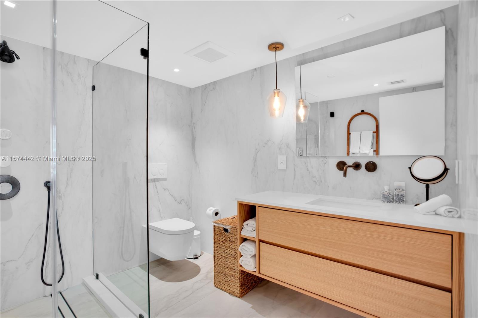 CARLISLE ON THE OCEAN CON - Residential