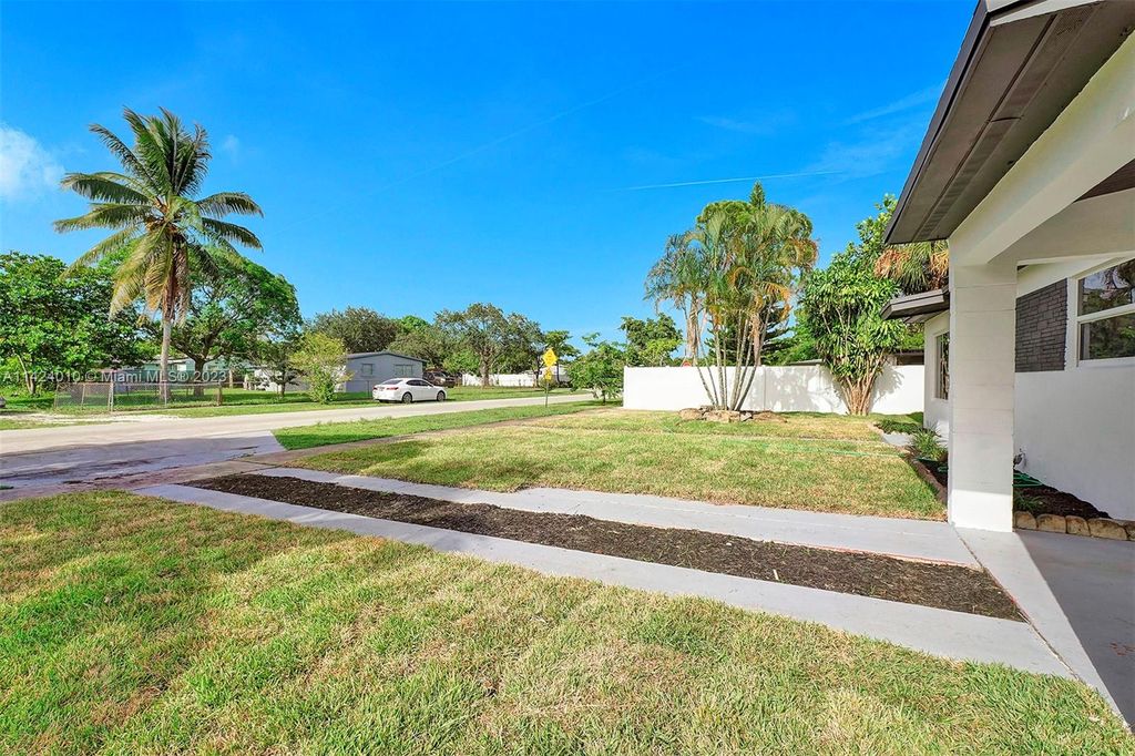 Photo of 2410 SW 5th St, Fort Lauderdale, FL 33312 (MLS # A11424010)