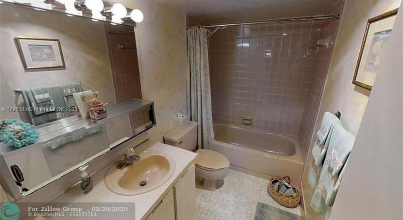 MEADOWBROOK LAKES VIEW - Residential
