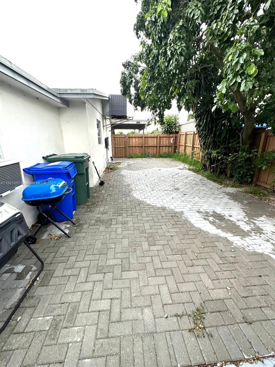 MIDLAND 1ST ADD 40-13B - Residential Lease