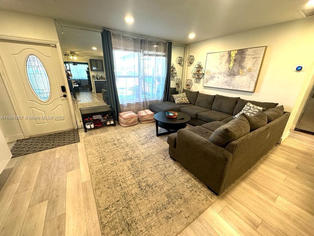 MIDLAND 1ST ADD 40-13B - Residential Lease