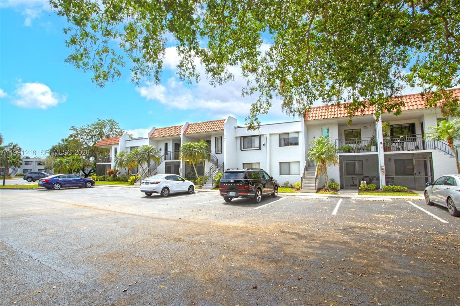 304 Racquet Club Rd 203