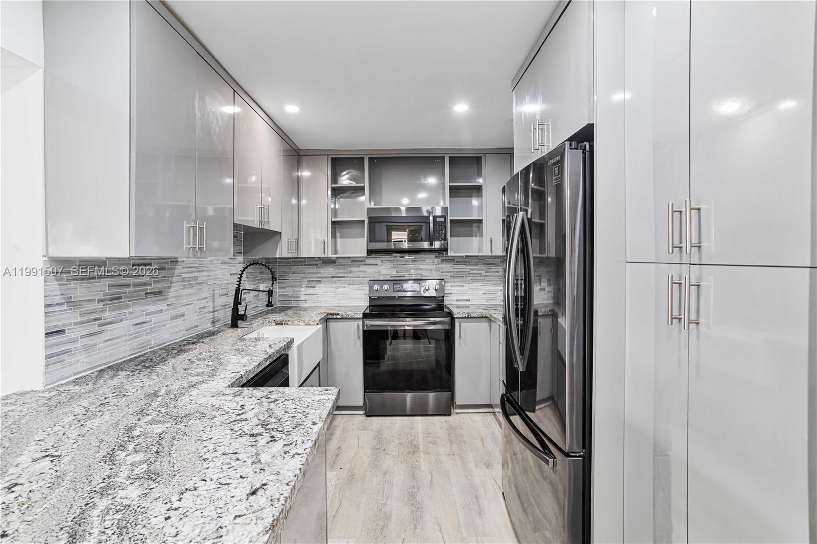 PLAYLAND ISLES - Residential