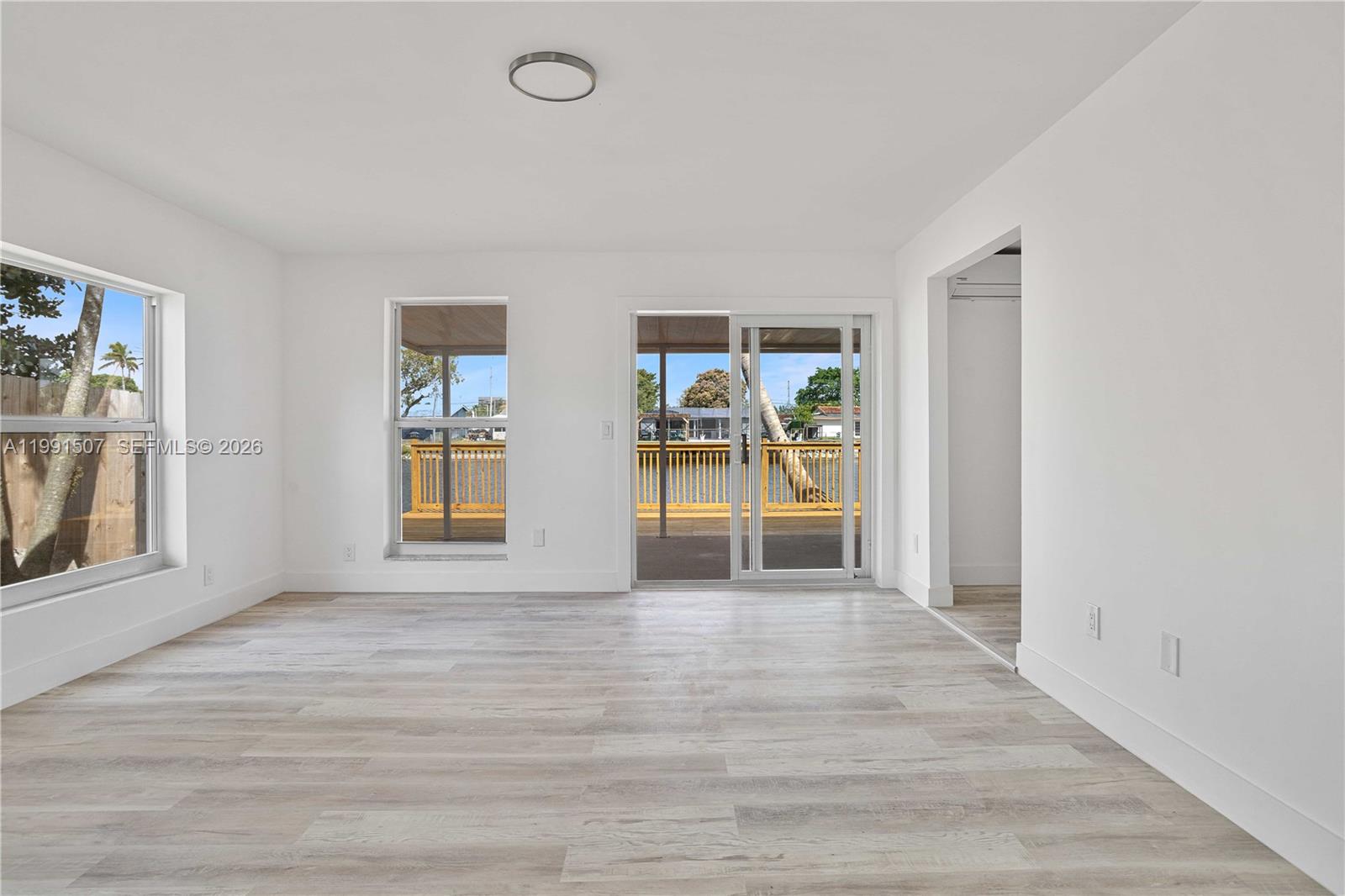 PLAYLAND ISLES - Residential