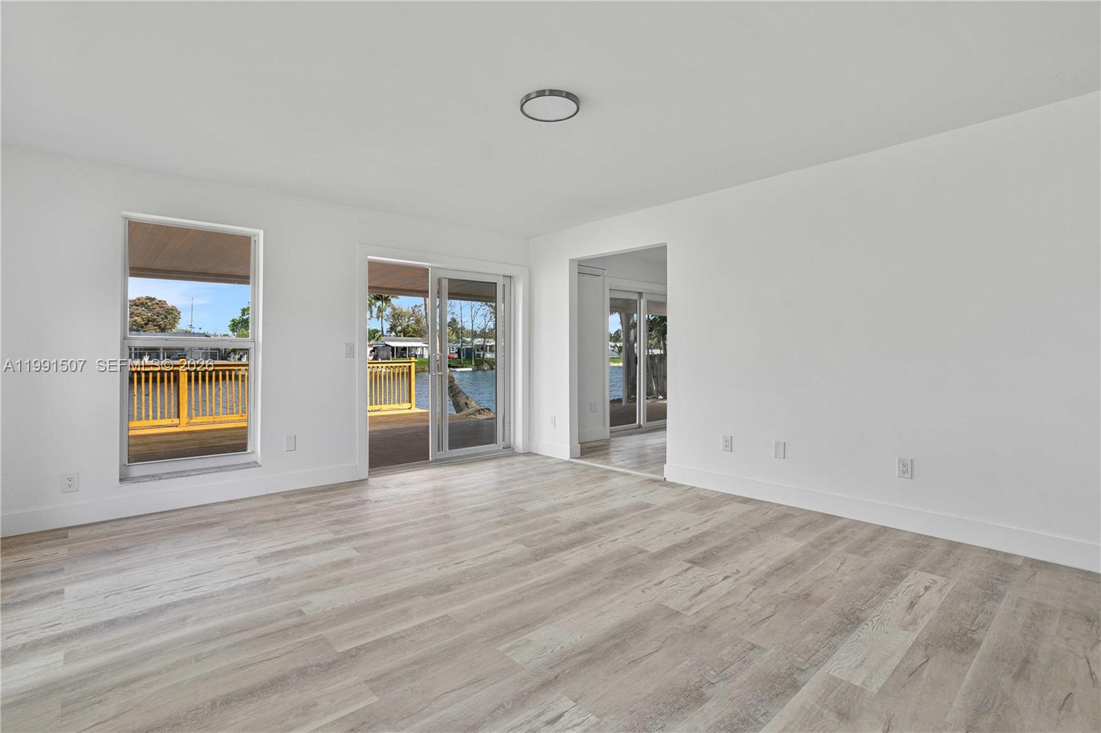 PLAYLAND ISLES - Residential