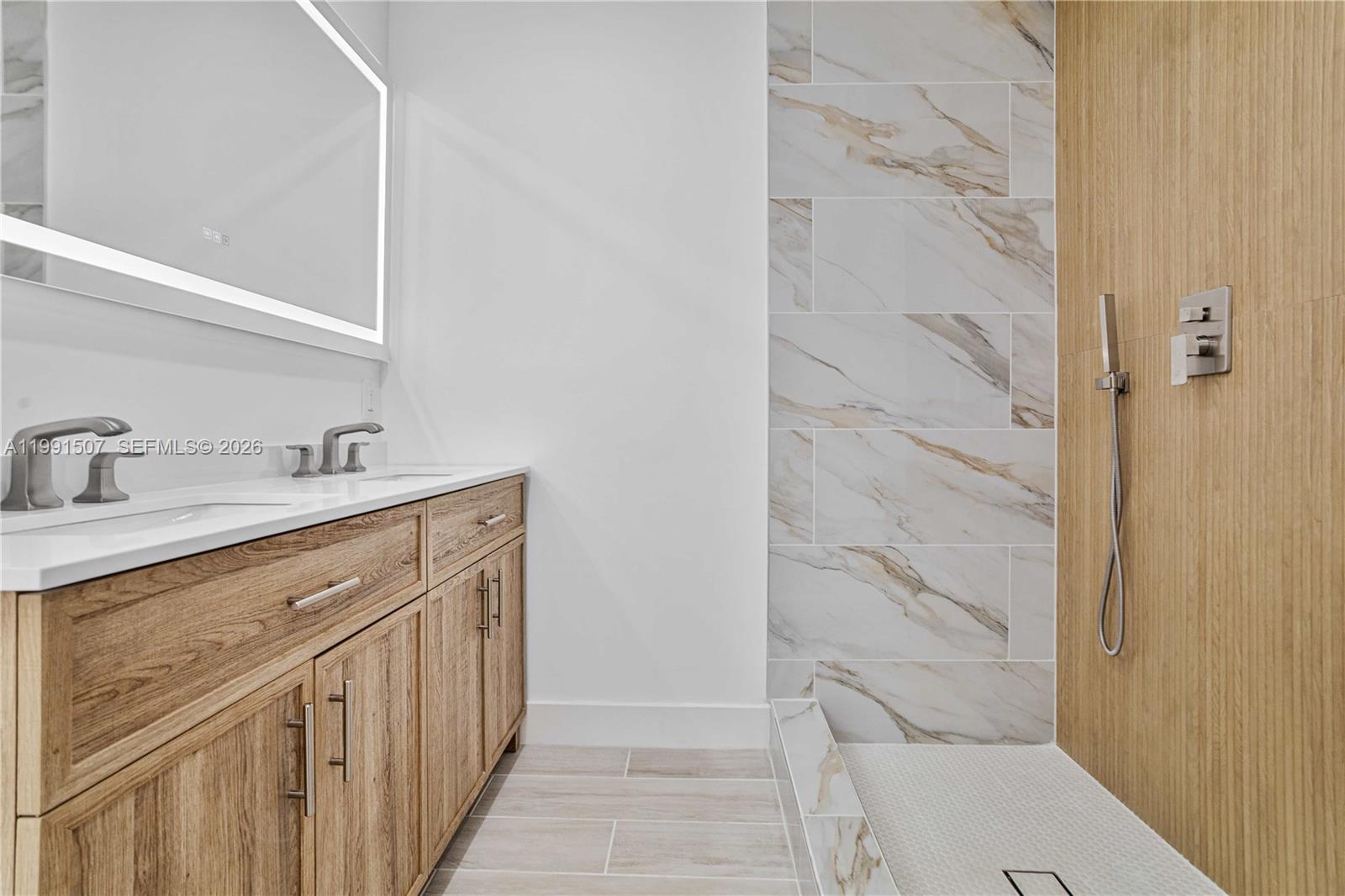 PLAYLAND ISLES - Residential