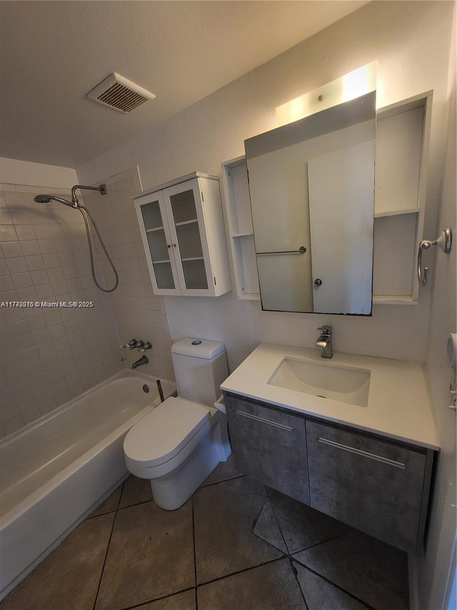 JADE CONDO - Residential