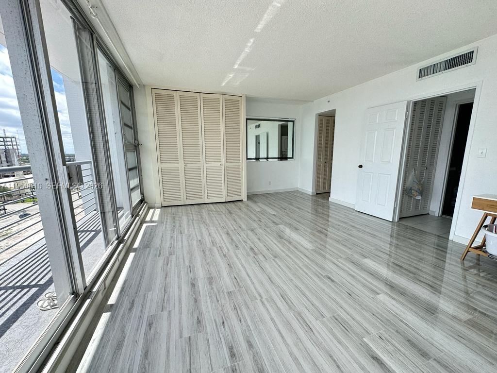 HOME TOWER CONDO - Residential