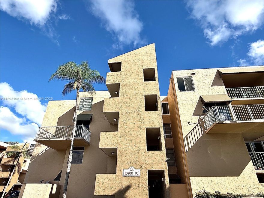 Very nice unit at The Terraces. Open and spacious layout. Large Balcony. Completely tiled and modern vinyl flooring in the bedrooms. Excellent Location. Walking distance to MDCC, shopping, restaurants and public transit.