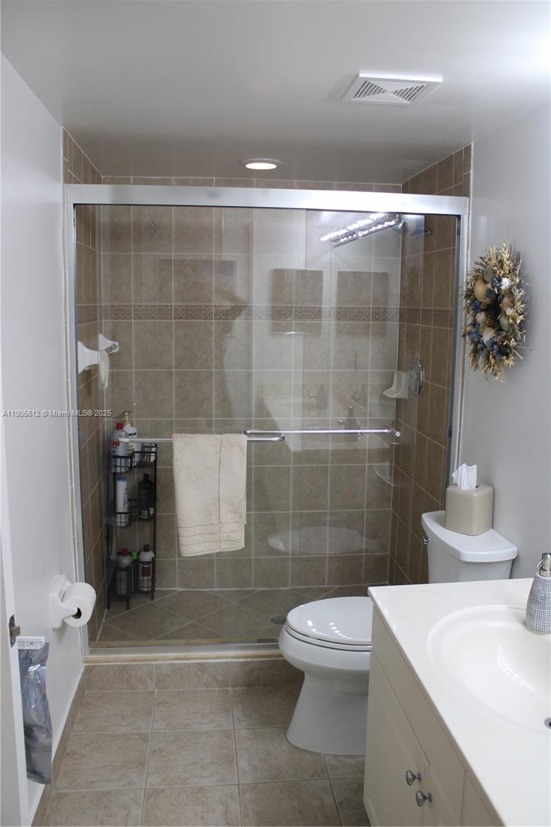 SHERIDAN BEACH CLUB CONDO - Residential Lease