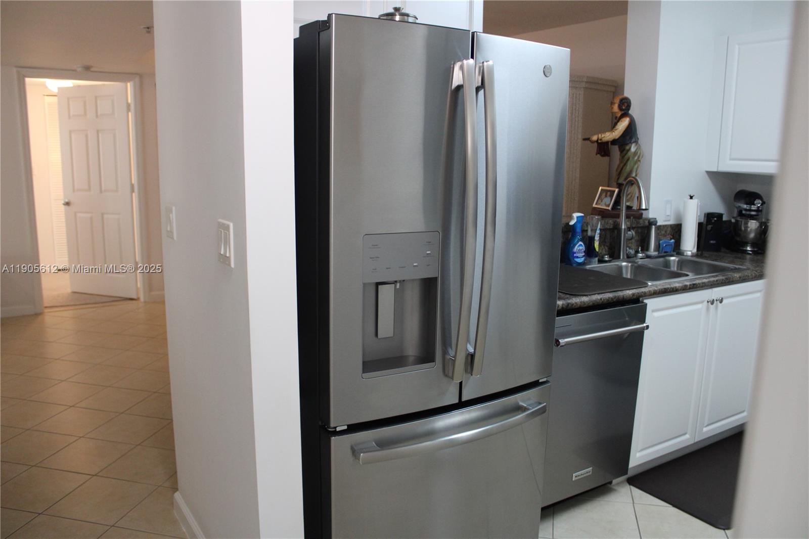 SHERIDAN BEACH CLUB CONDO - Residential Lease