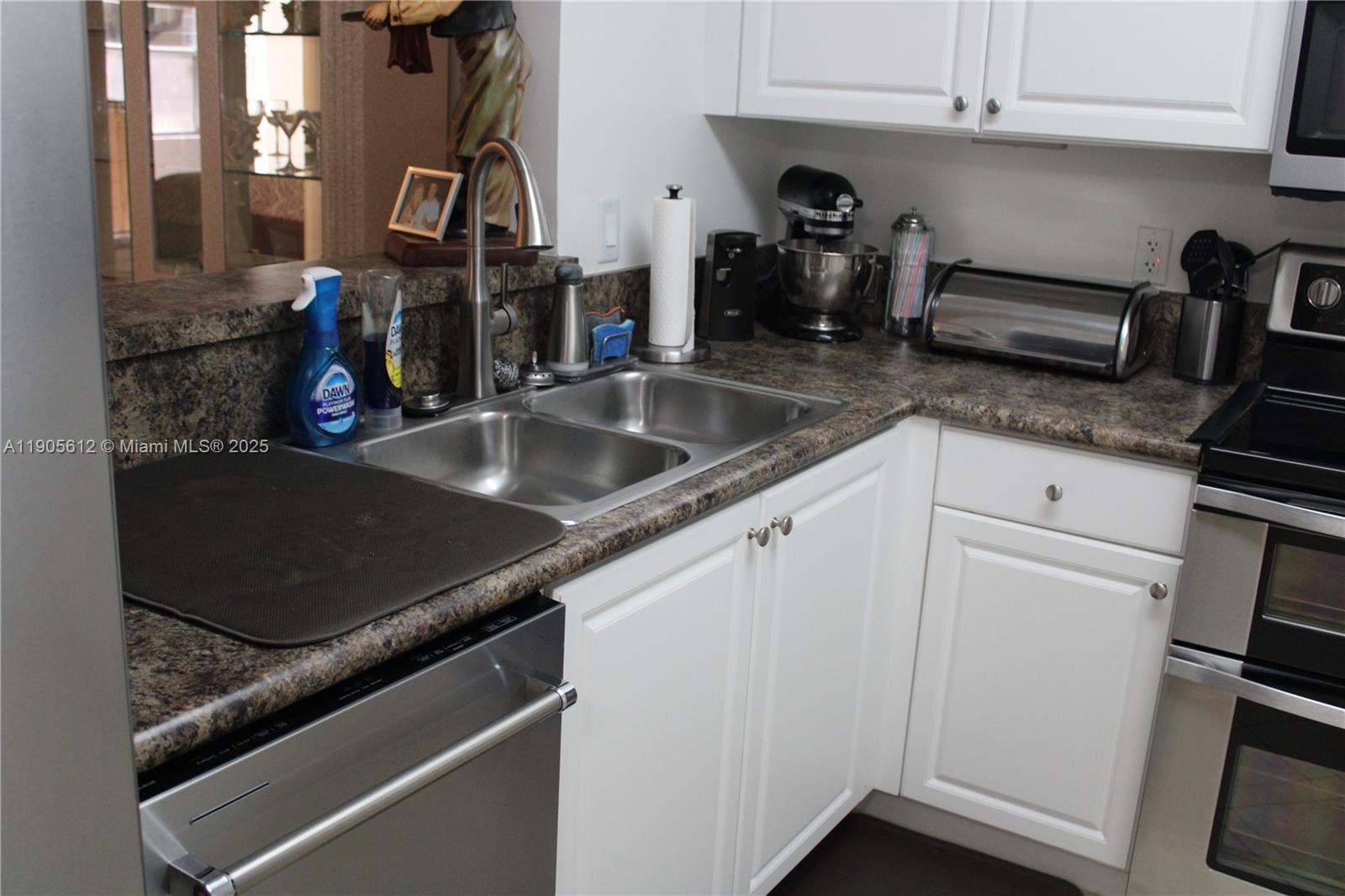 SHERIDAN BEACH CLUB CONDO - Residential Lease