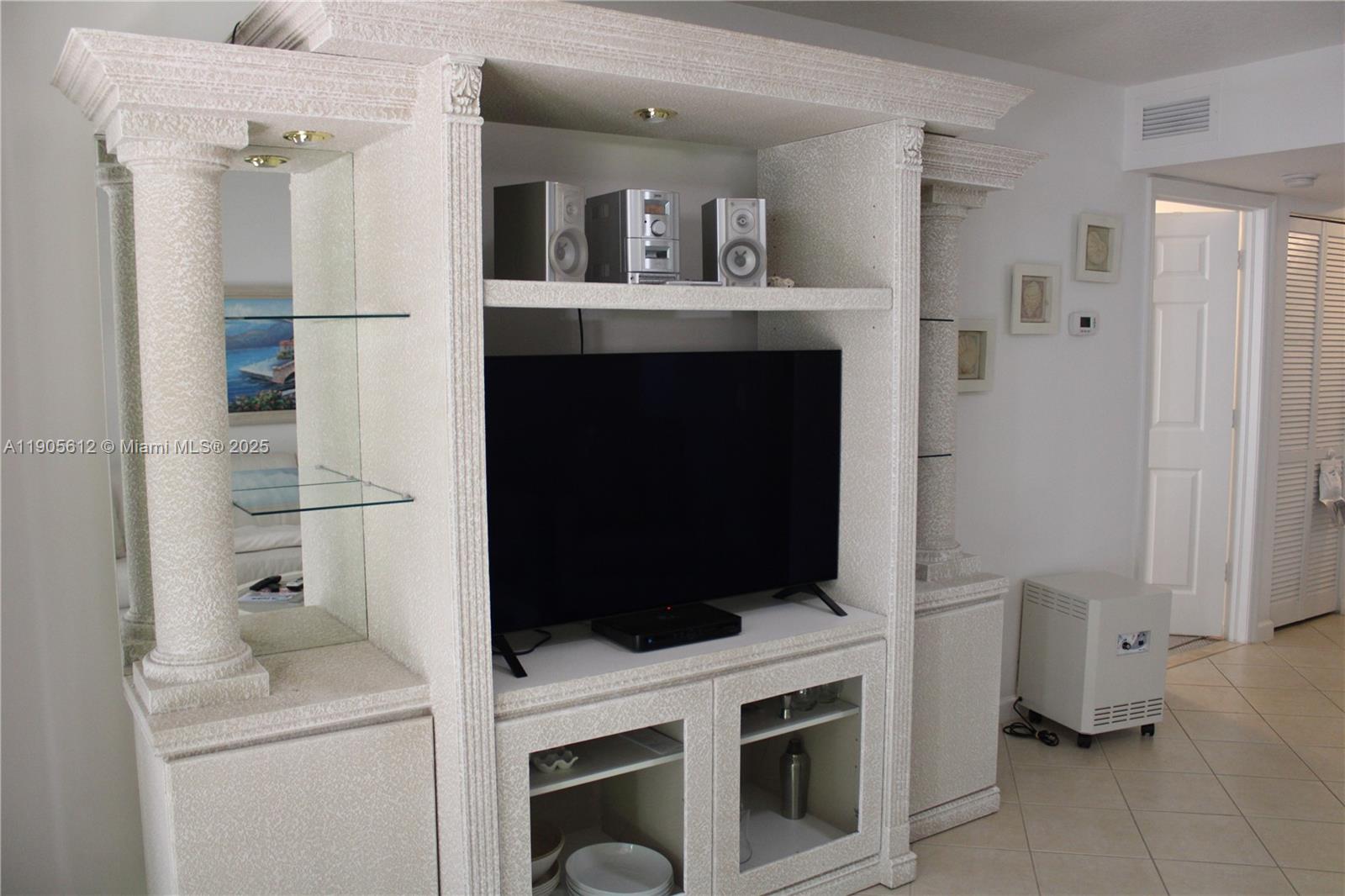 SHERIDAN BEACH CLUB CONDO - Residential Lease