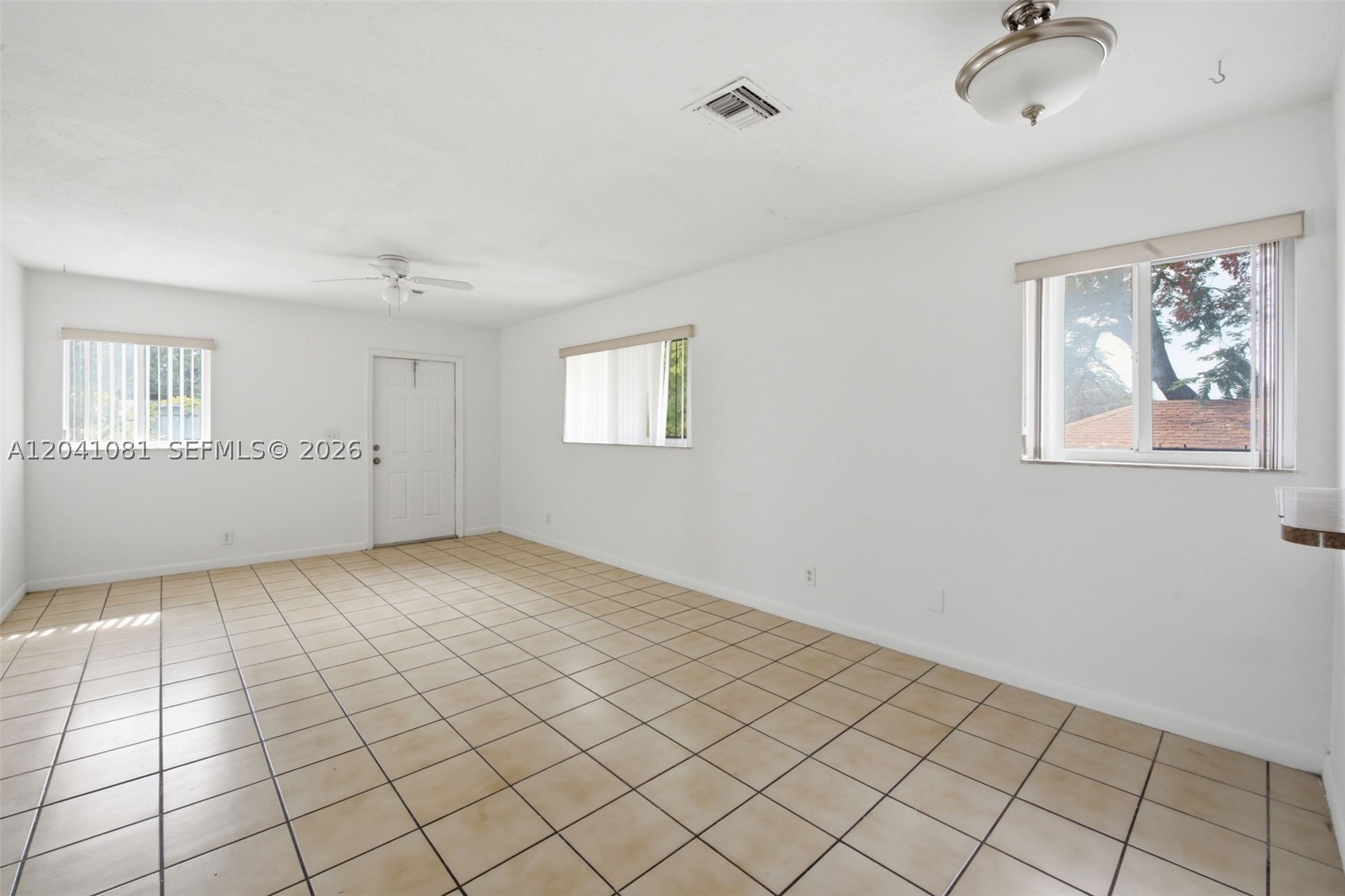 7521 NW 1st Ave 7523