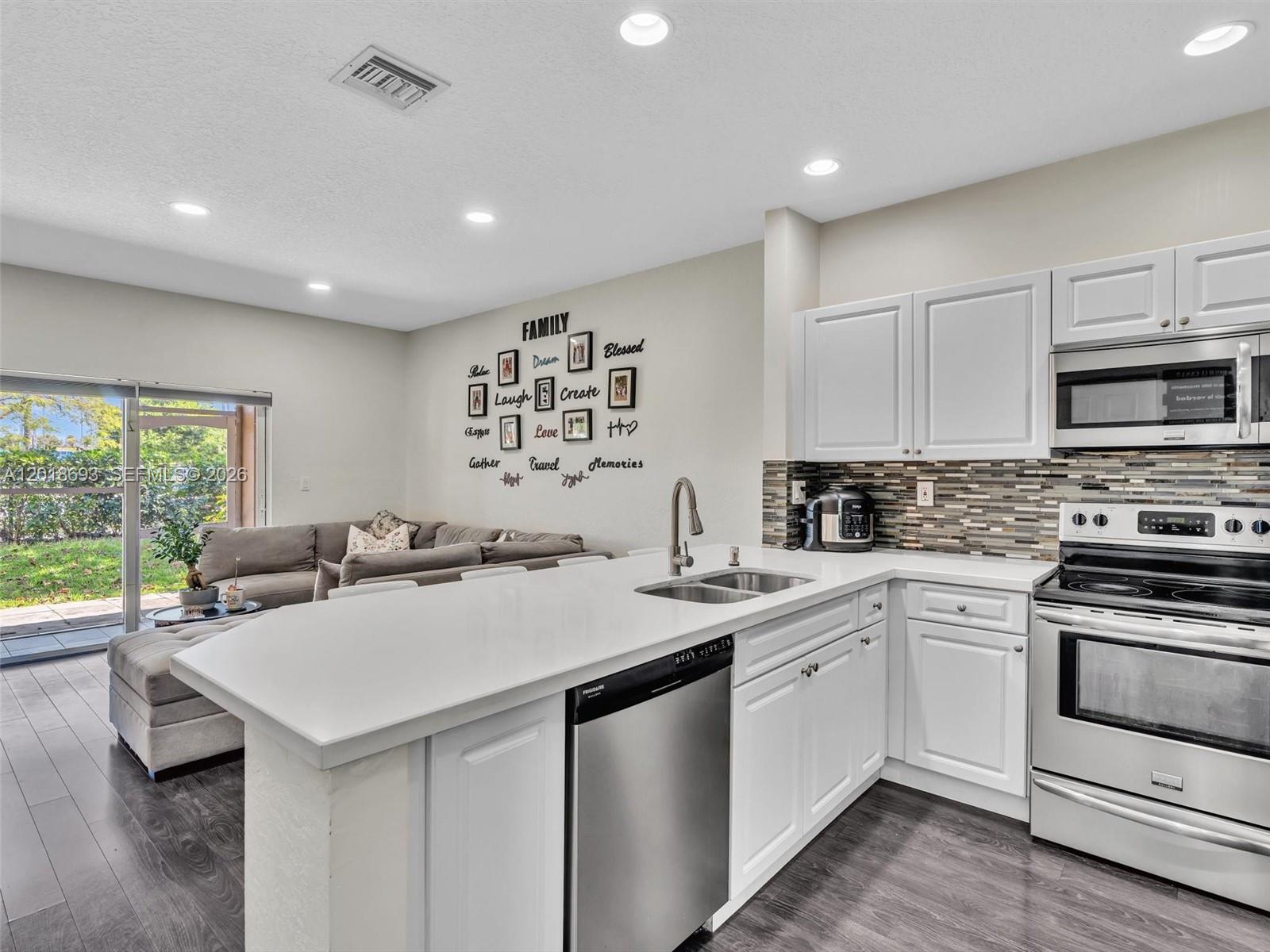 LAS BRISAS AT DORAL CONDO - Residential