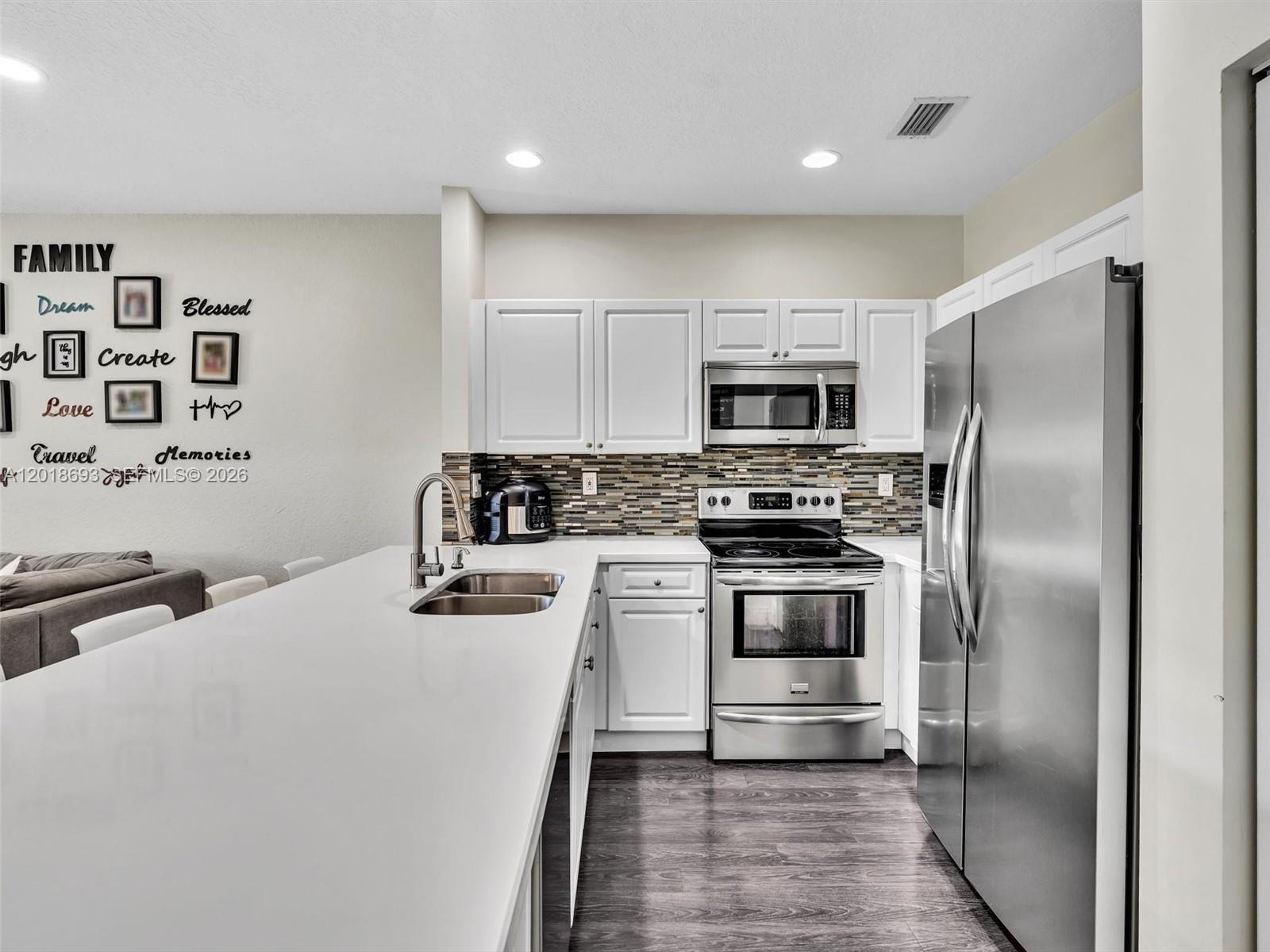 LAS BRISAS AT DORAL CONDO - Residential