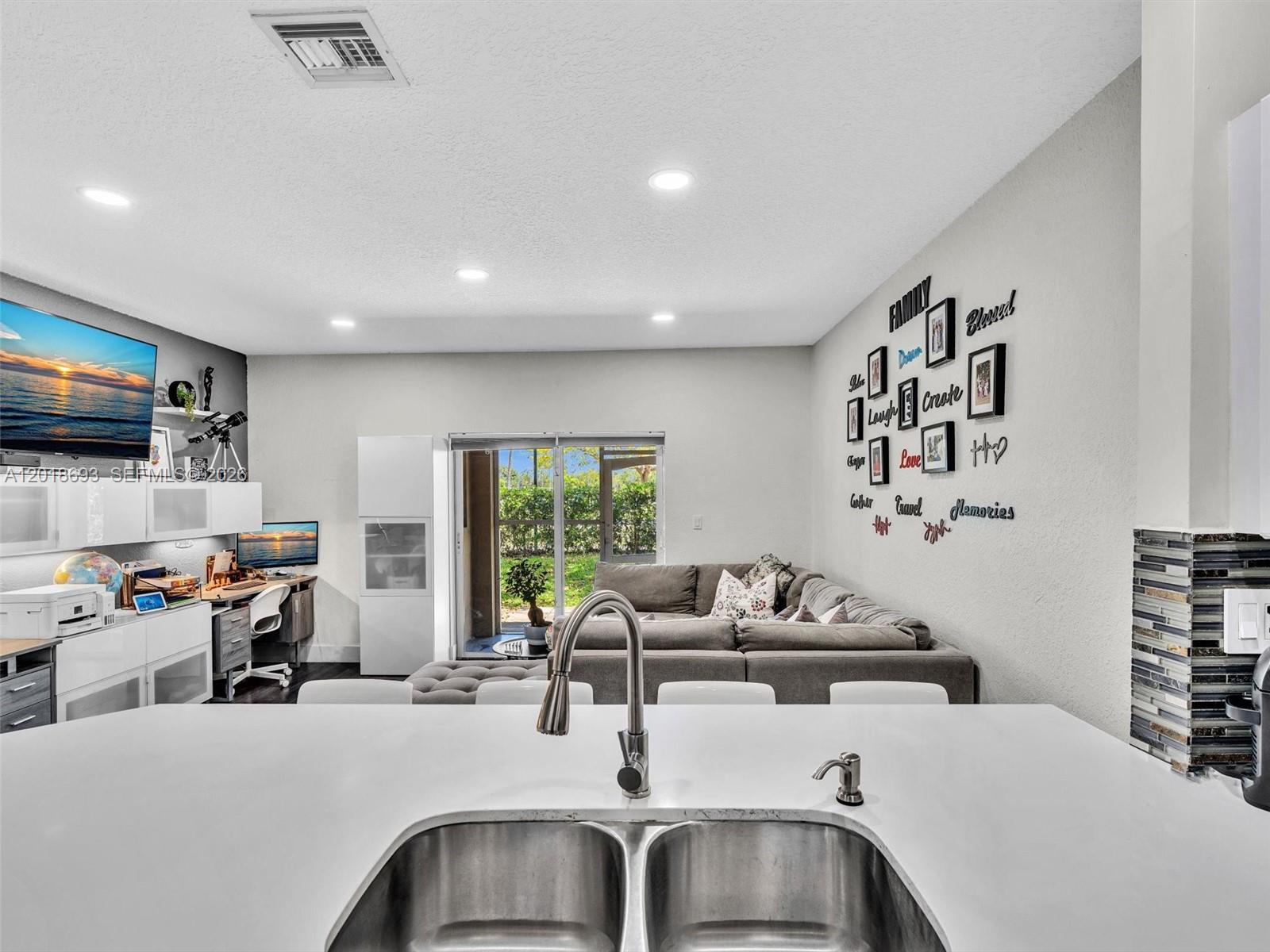LAS BRISAS AT DORAL CONDO - Residential