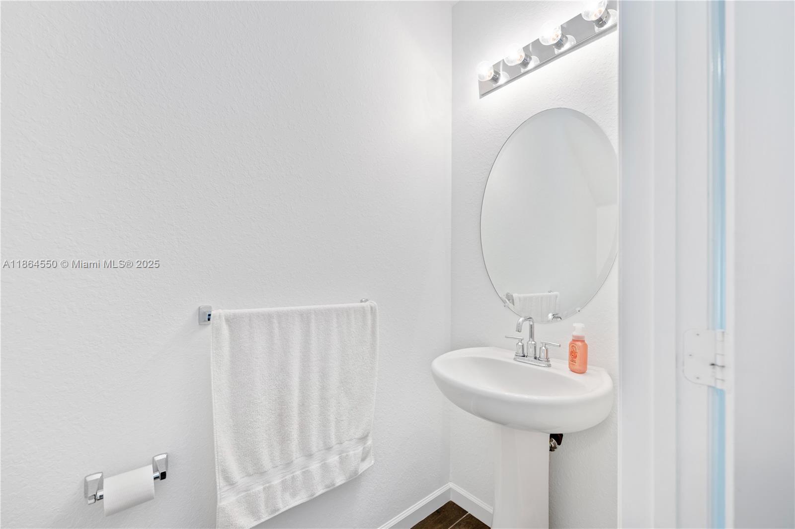 CRICKET CLUB - Residential Lease