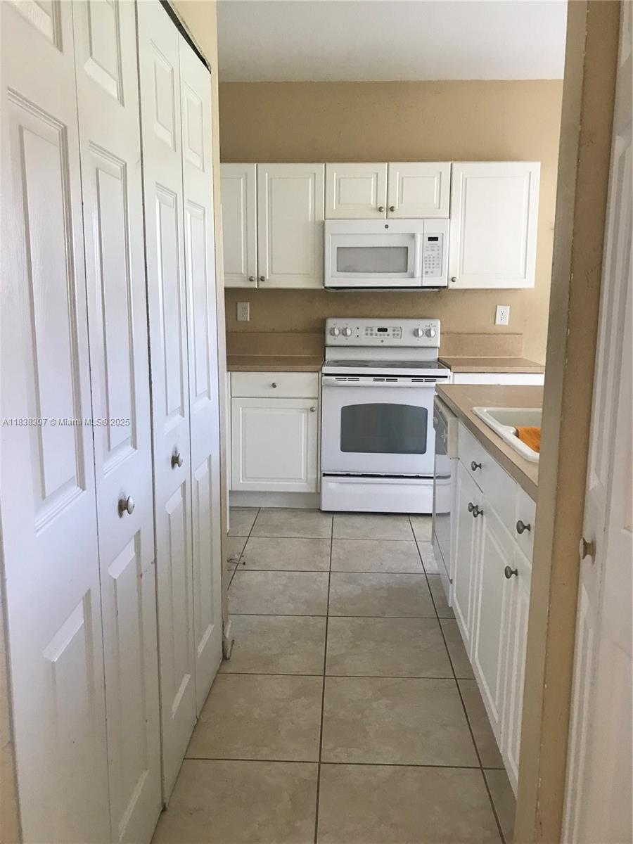 1655 NE 33rd Rd 111-4