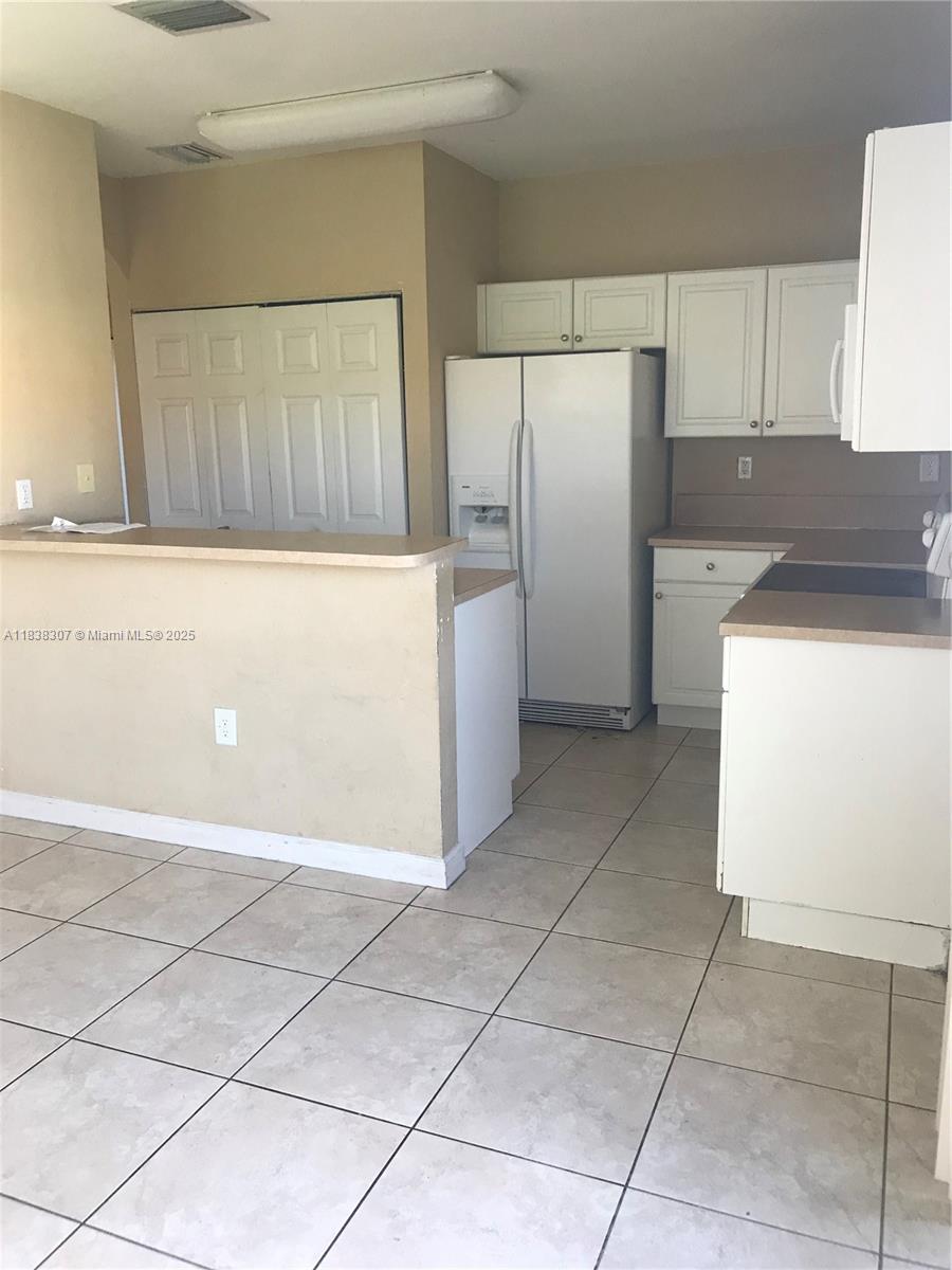 Well-maintained 3-bedroom, 2-bathroom home featuring a spacious kitchen and abundant natural light throughout. Located in a top-rated school district — a fantastic choice for families!
