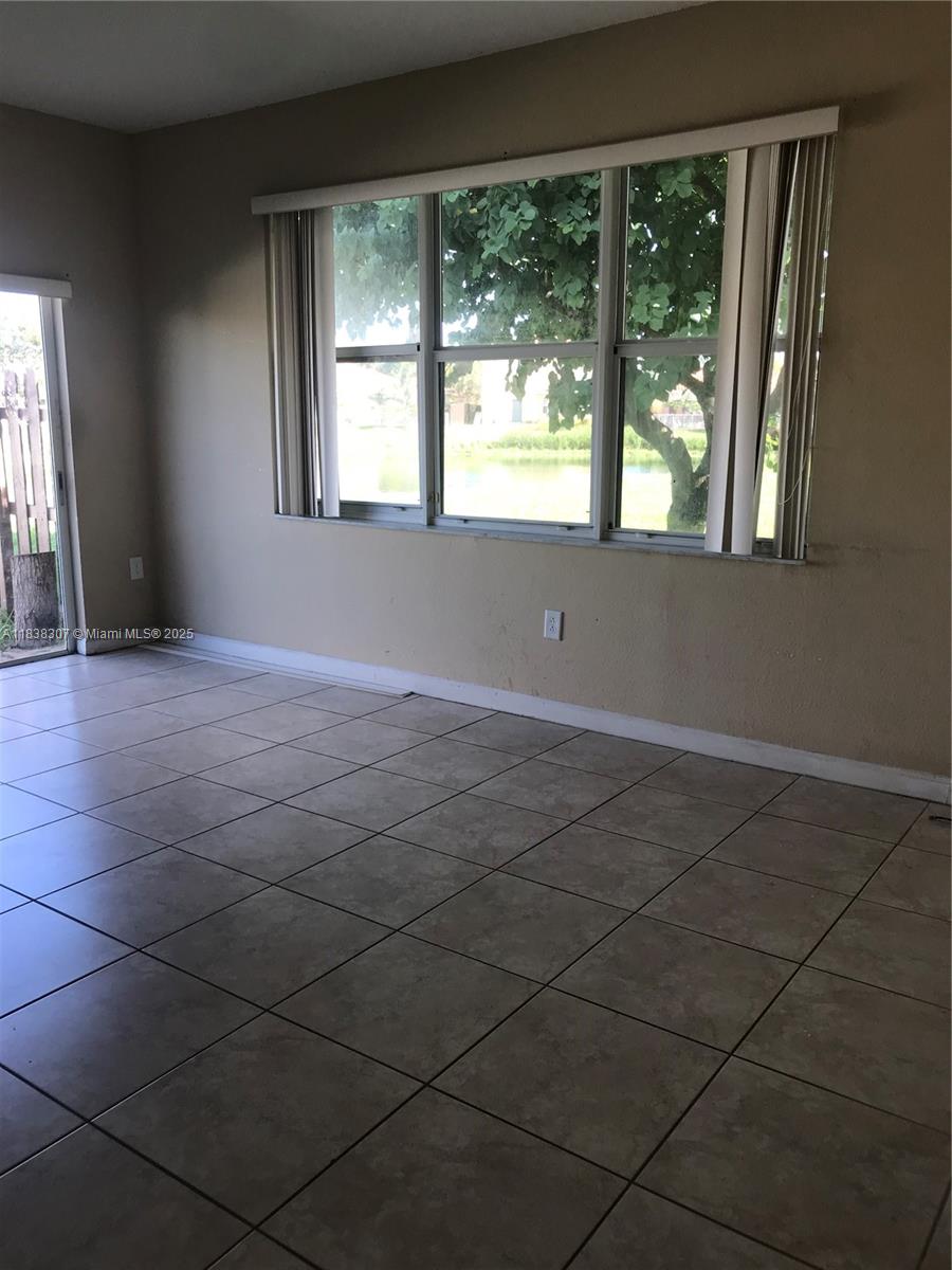 1655 NE 33rd Rd 111-4