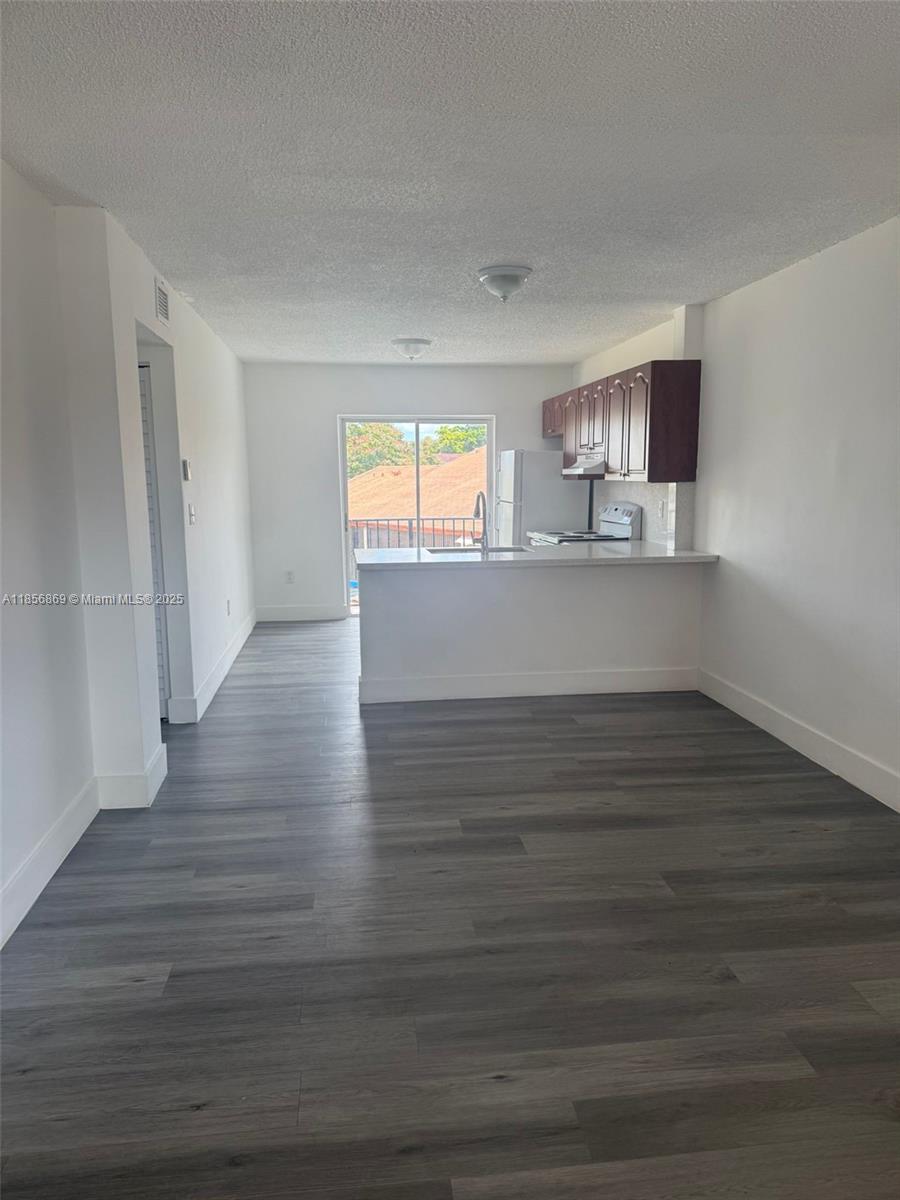 West Hialeah rental apt. Completely remodeled 2/1.5 with balcony and 2 parking spaces. Washer/dryer in unit. Walking distance to supermarkets, schools, etc.