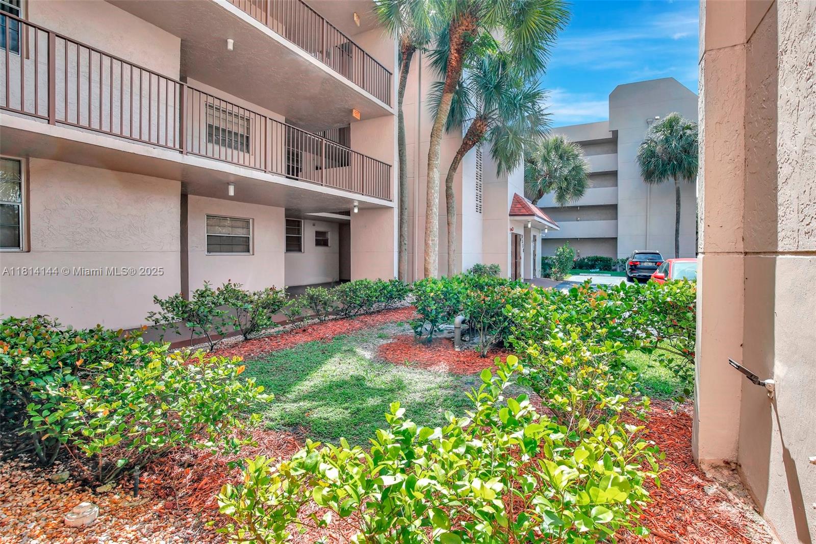 CONDO 8 OF SABAL PALM - Residential