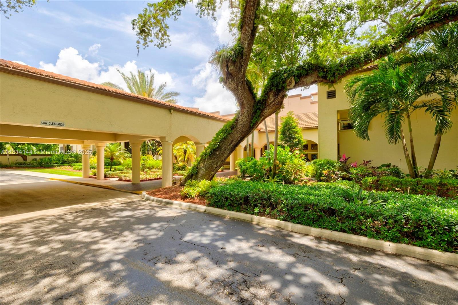 CONDO 8 OF SABAL PALM - Residential