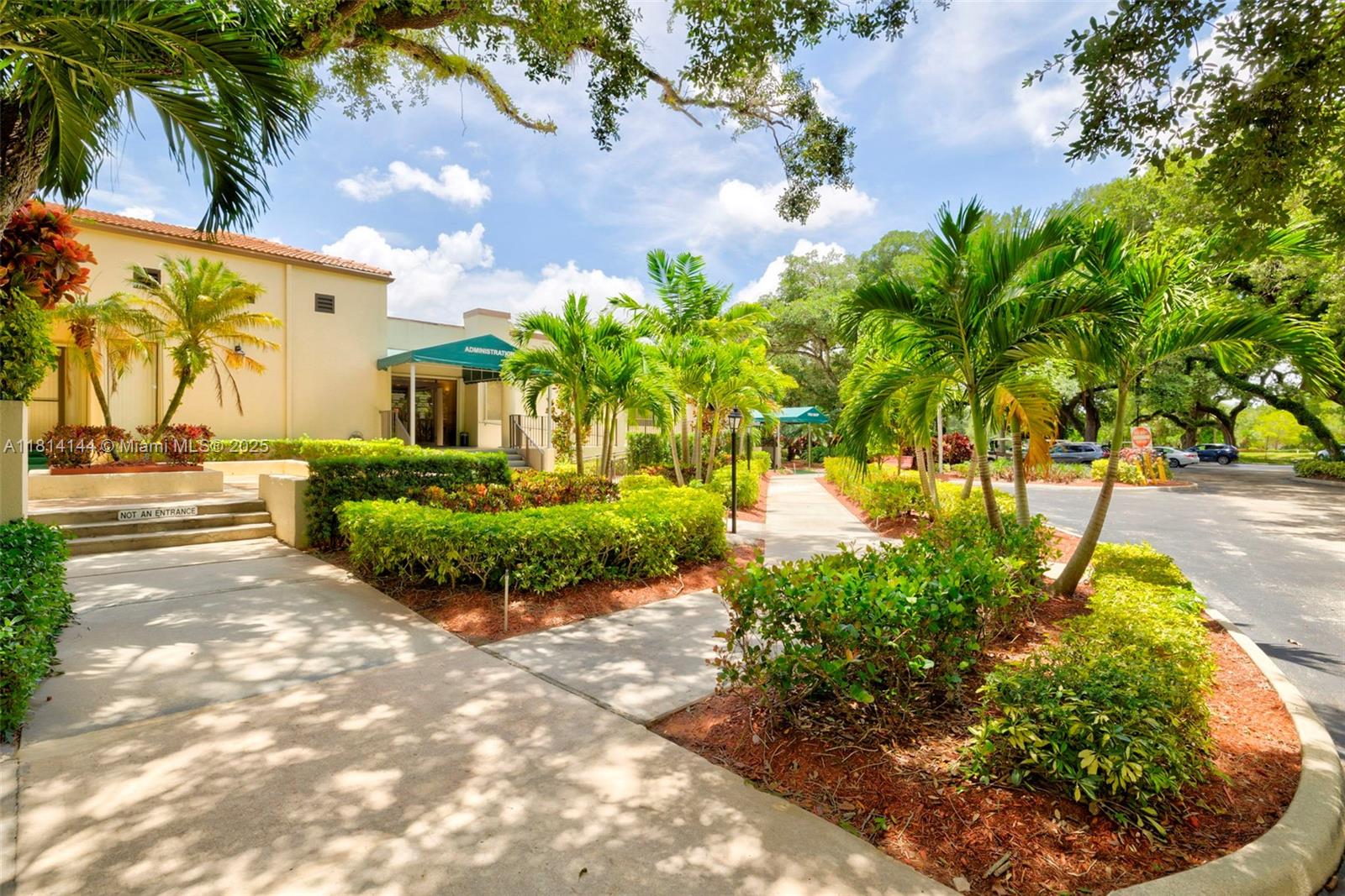 CONDO 8 OF SABAL PALM - Residential