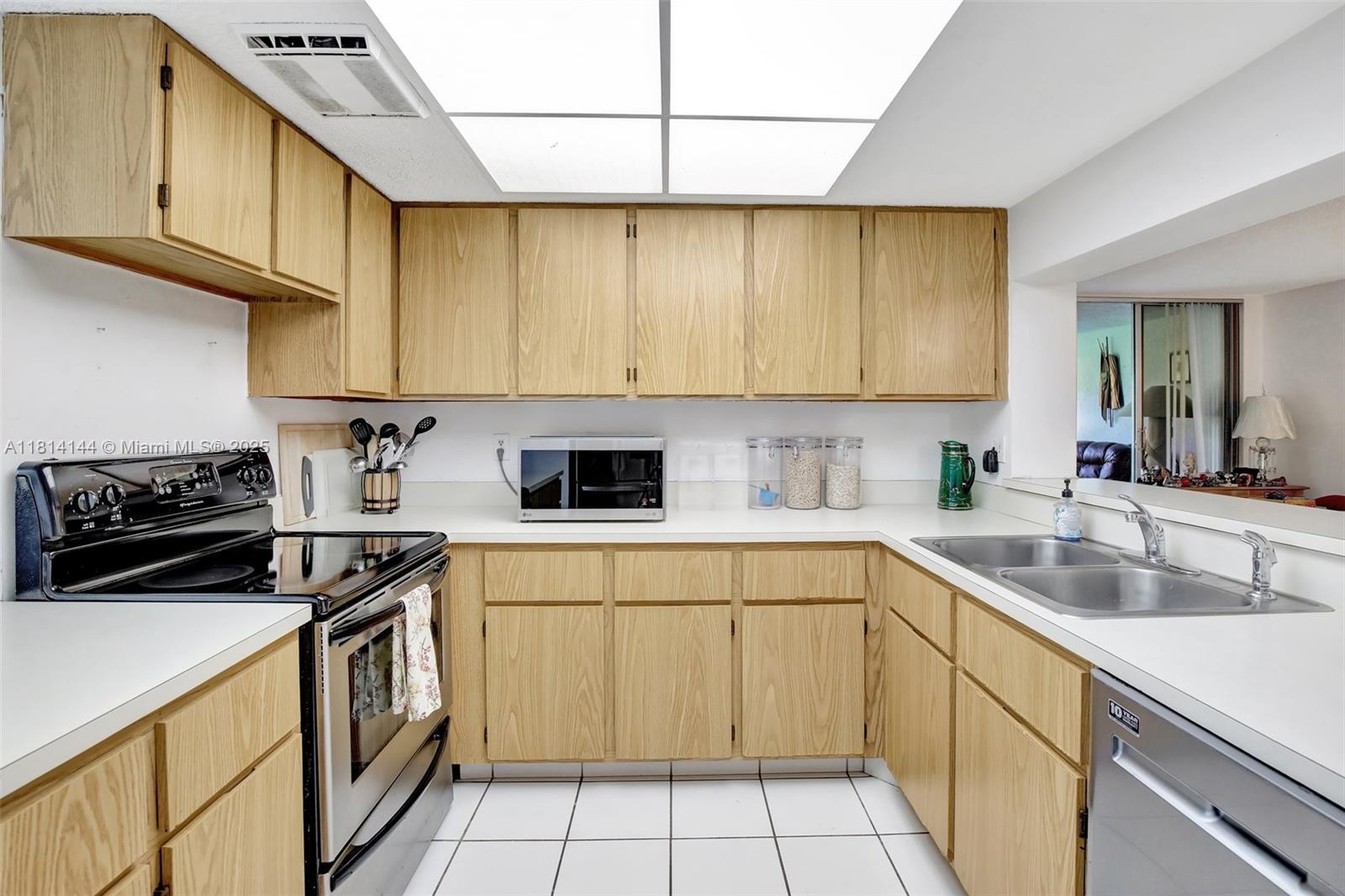 CONDO 8 OF SABAL PALM - Residential