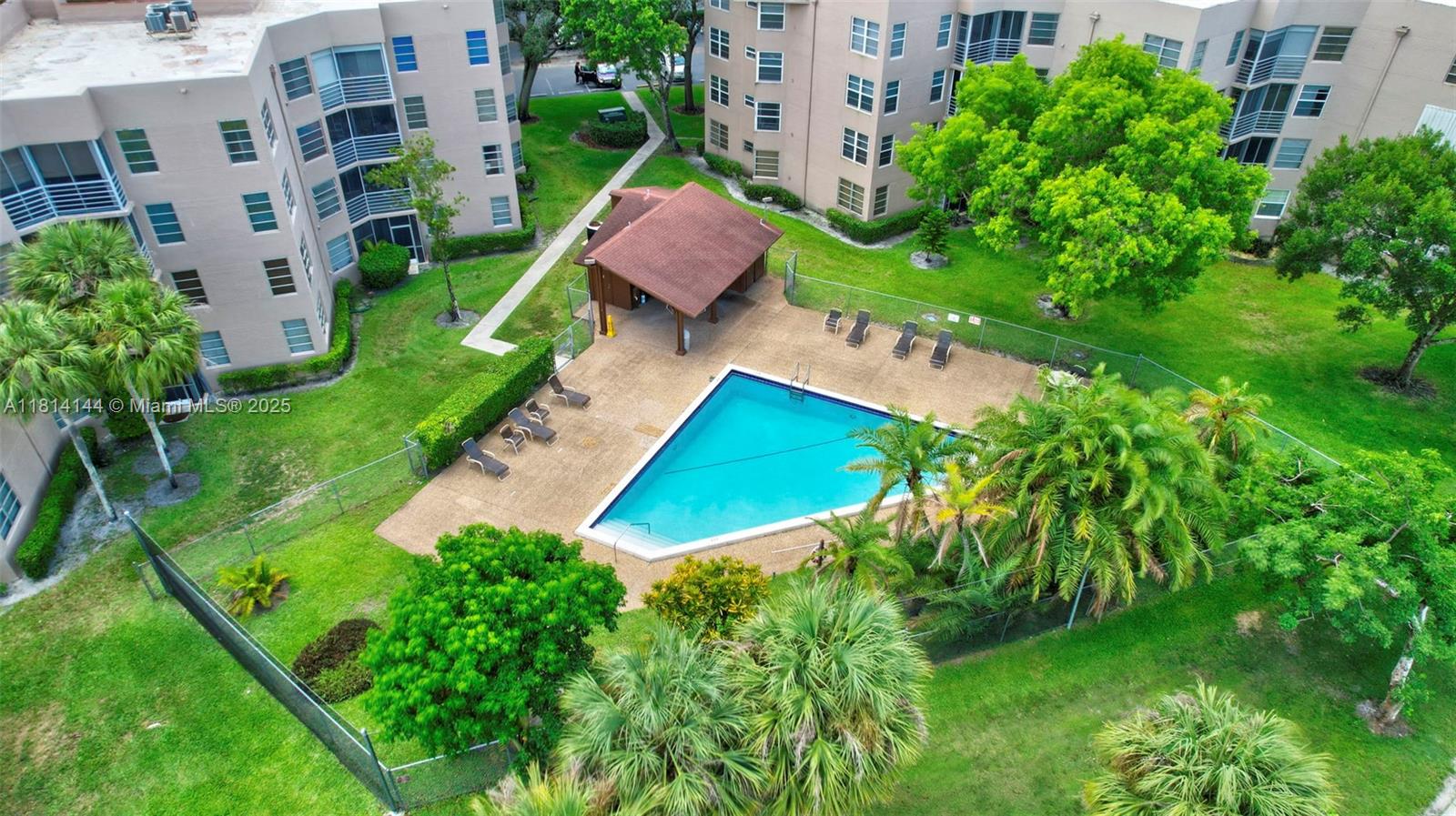 CONDO 8 OF SABAL PALM - Residential