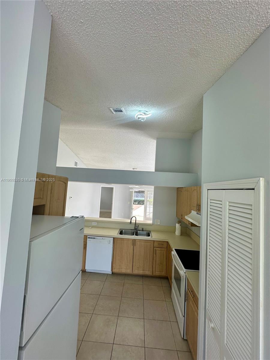 WOODSTREAM - Residential Lease
