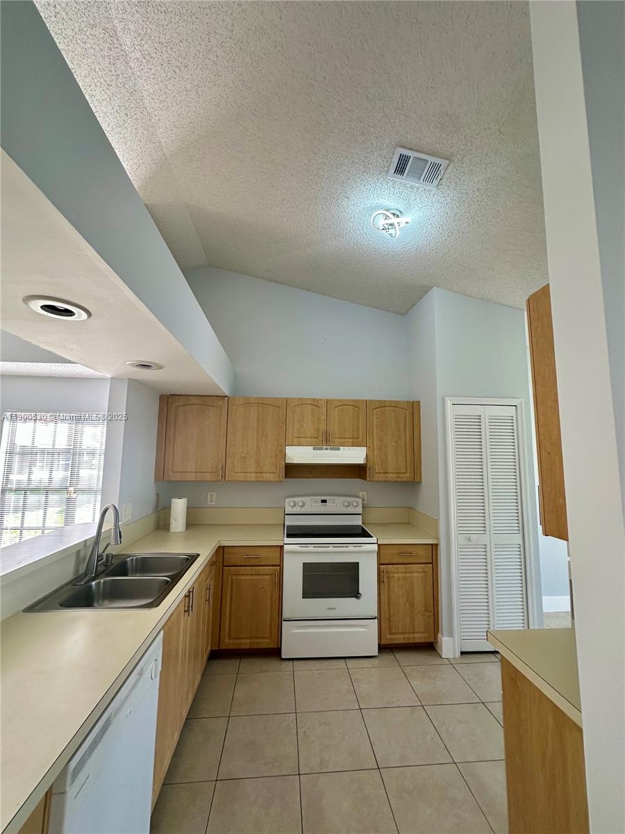 WOODSTREAM - Residential Lease