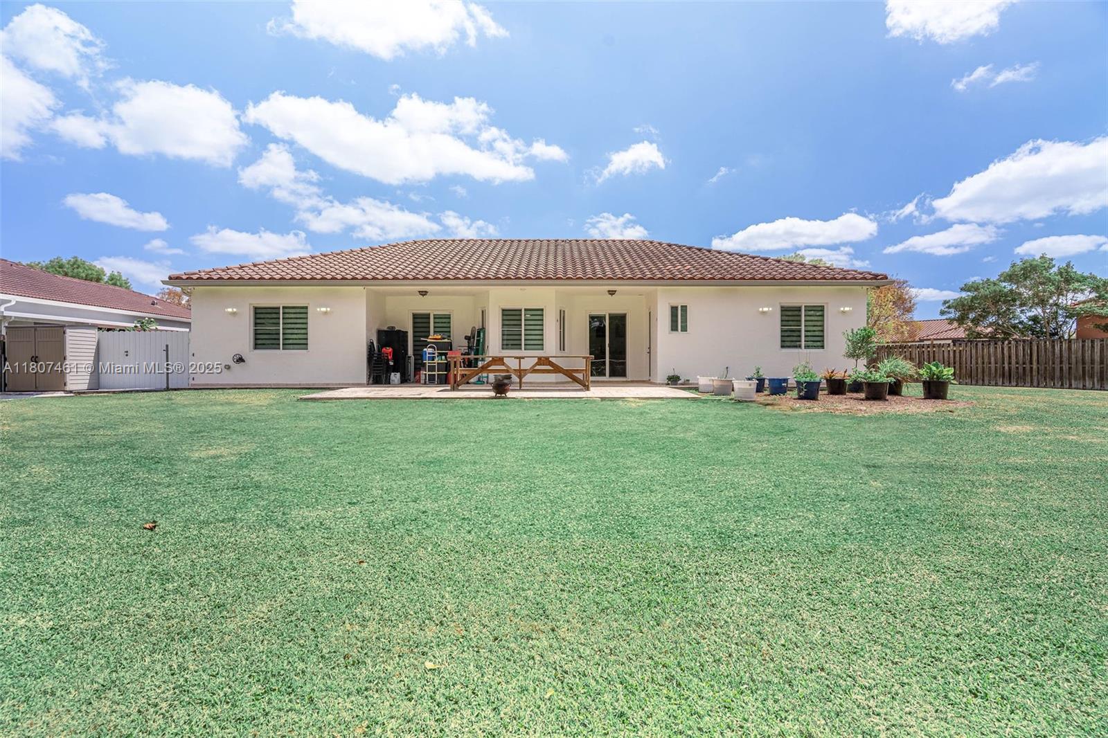 OLD COUNTRY ROAD ESTATES - Residential