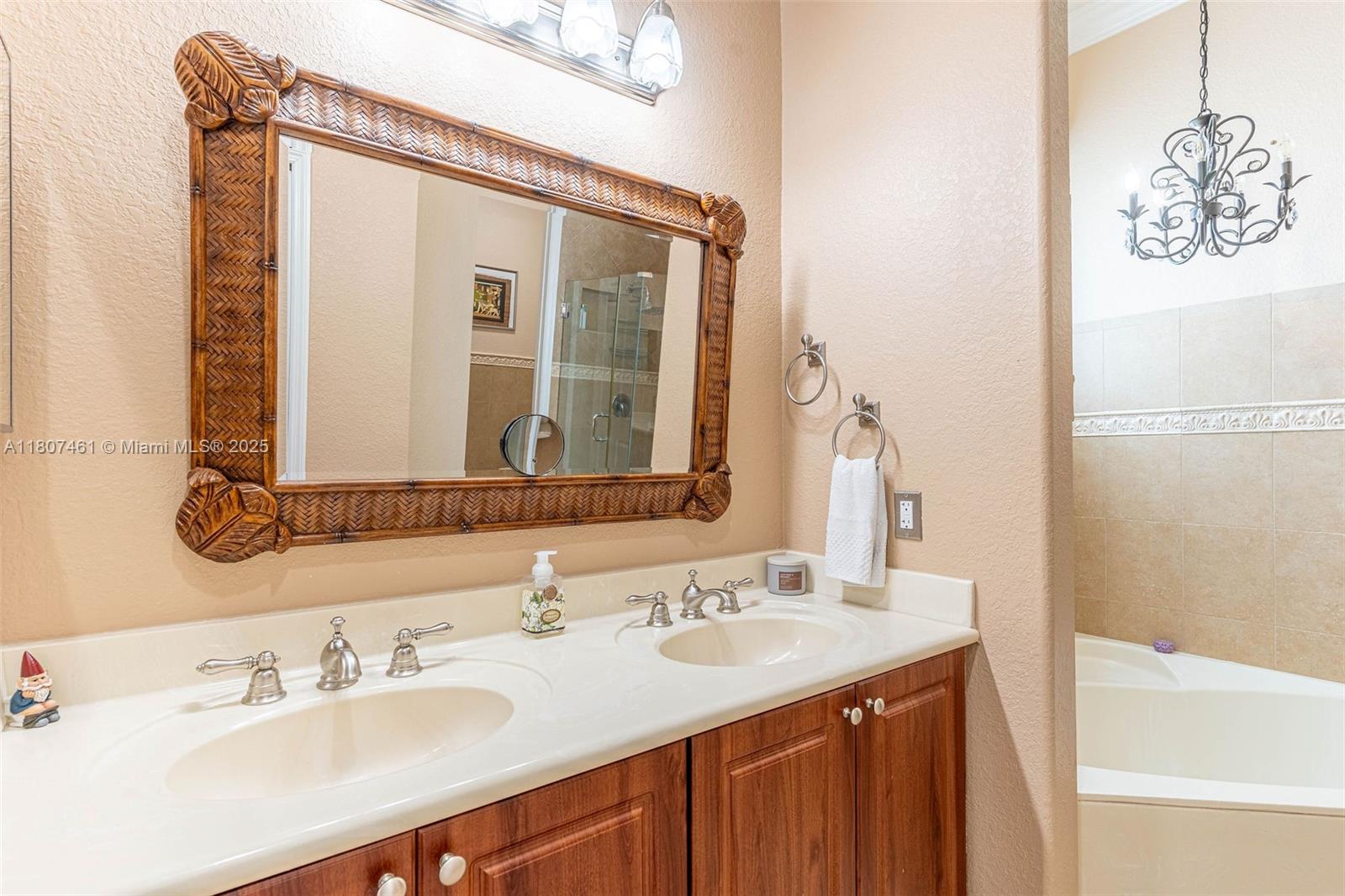 OLD COUNTRY ROAD ESTATES - Residential