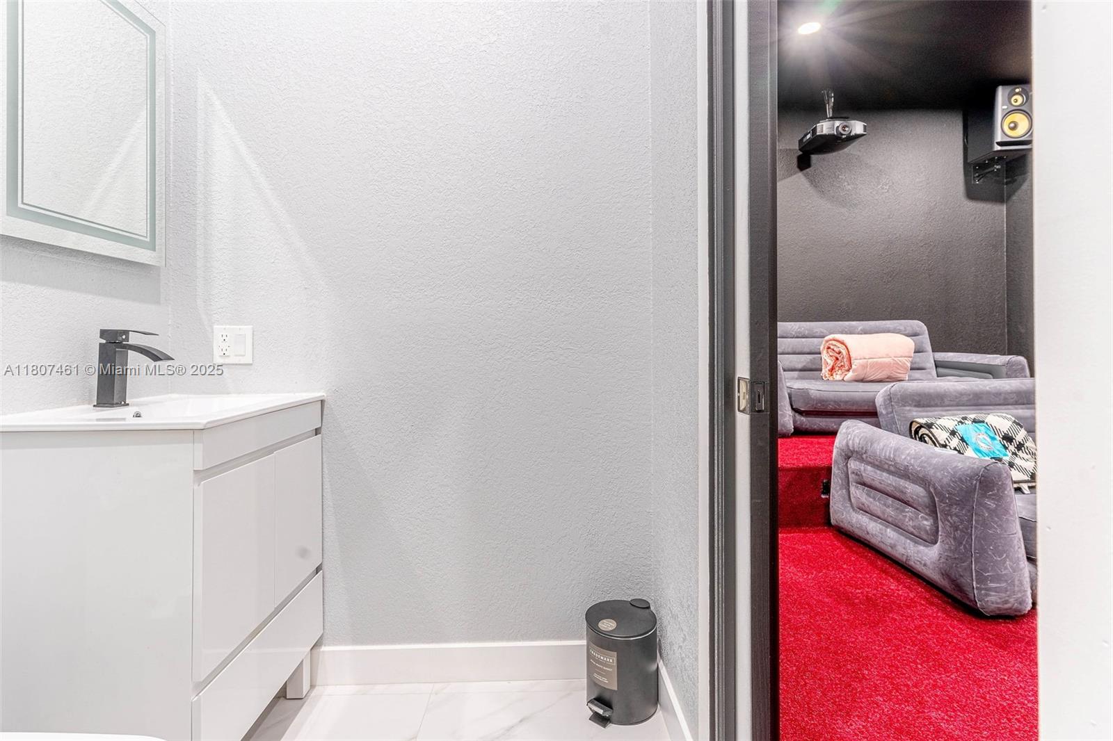 OLD COUNTRY ROAD ESTATES - Residential