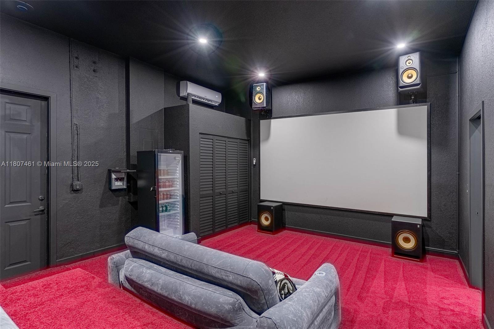 OLD COUNTRY ROAD ESTATES - Residential