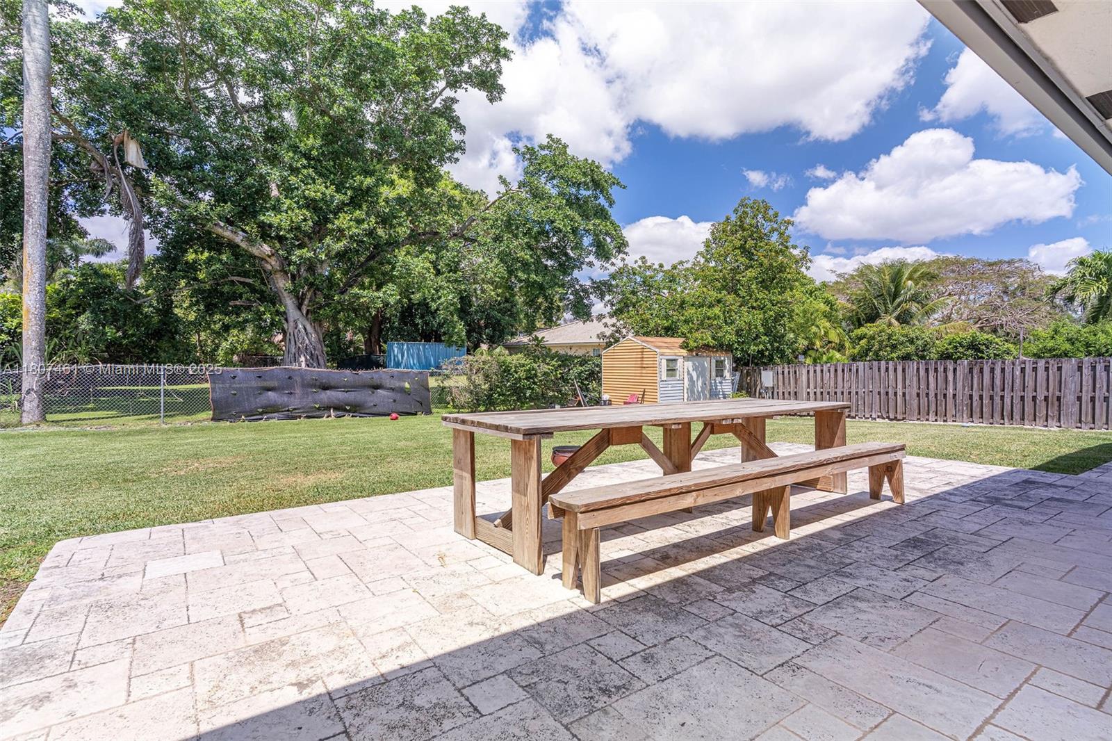 OLD COUNTRY ROAD ESTATES - Residential