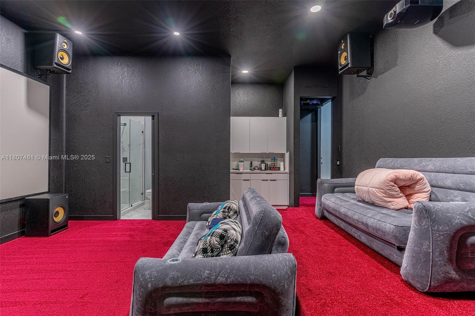 OLD COUNTRY ROAD ESTATES - Residential