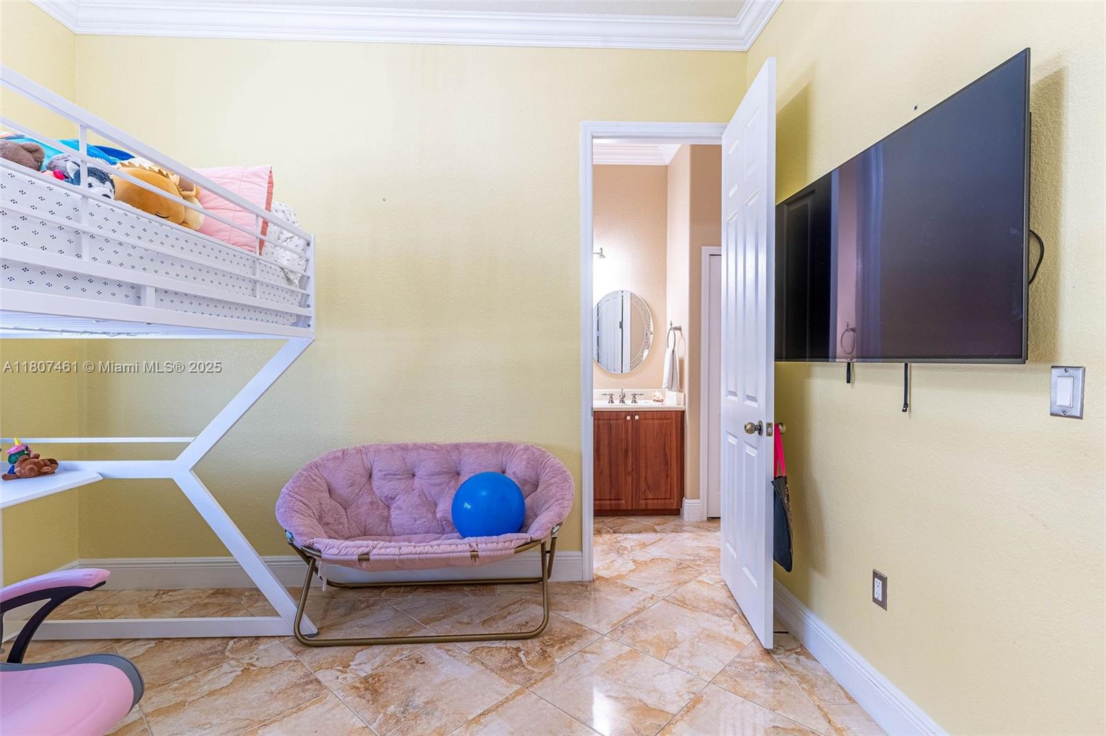 OLD COUNTRY ROAD ESTATES - Residential