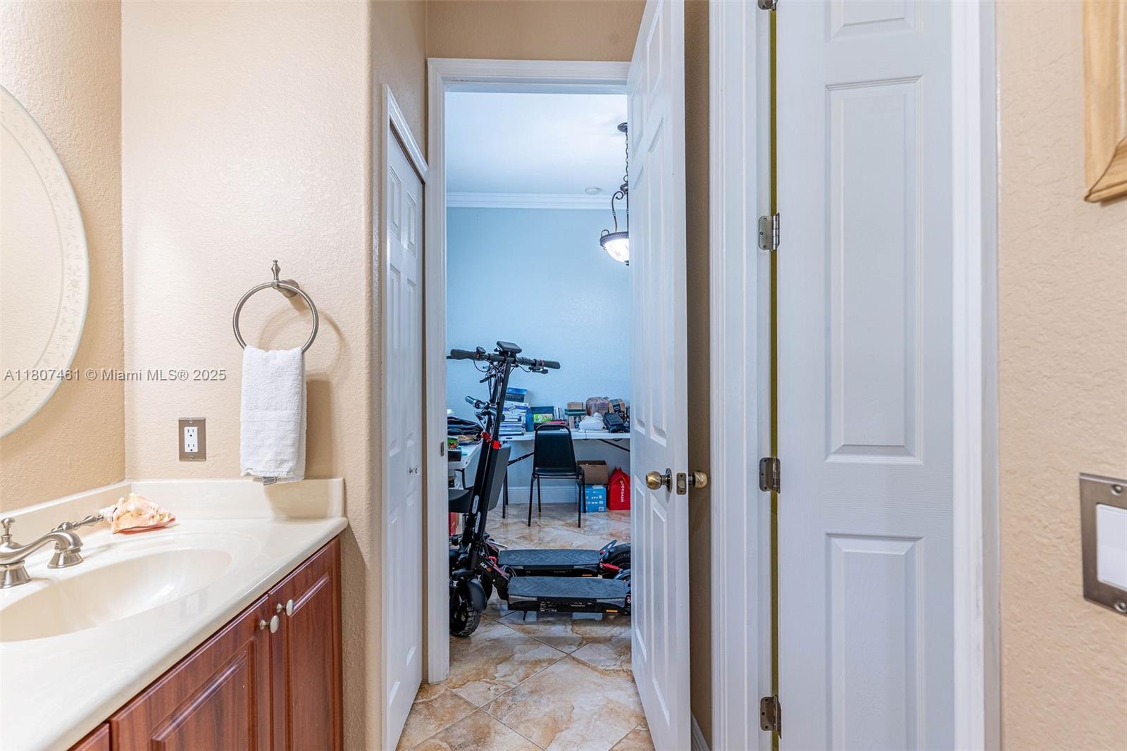 OLD COUNTRY ROAD ESTATES - Residential