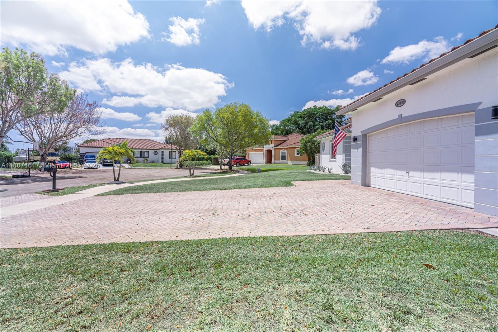 OLD COUNTRY ROAD ESTATES - Residential