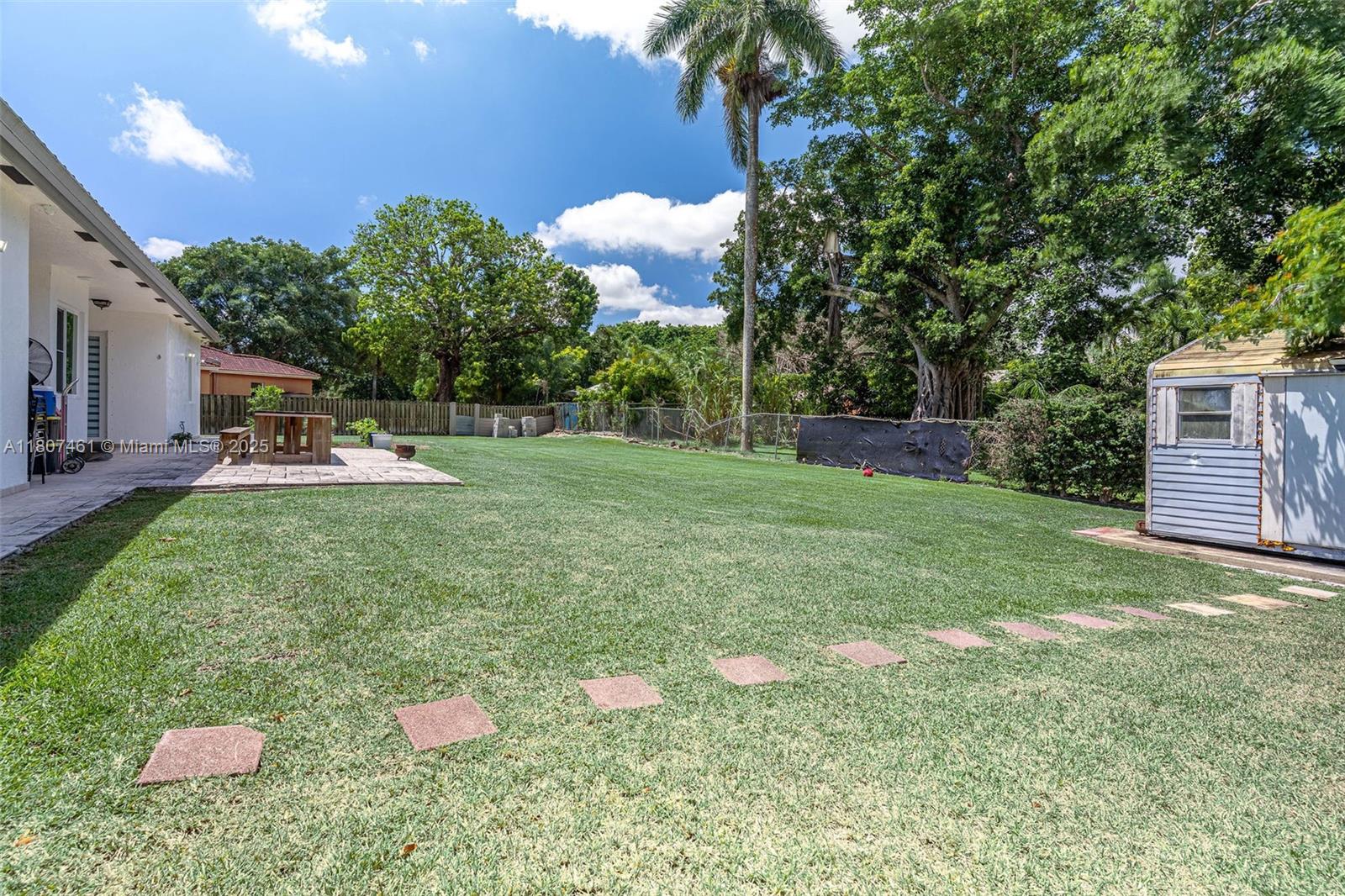 OLD COUNTRY ROAD ESTATES - Residential